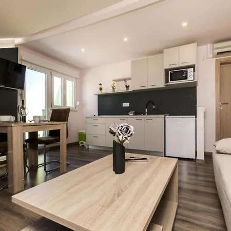Pansion Belvedere - One Bedroom With Terrace Vespera Daire